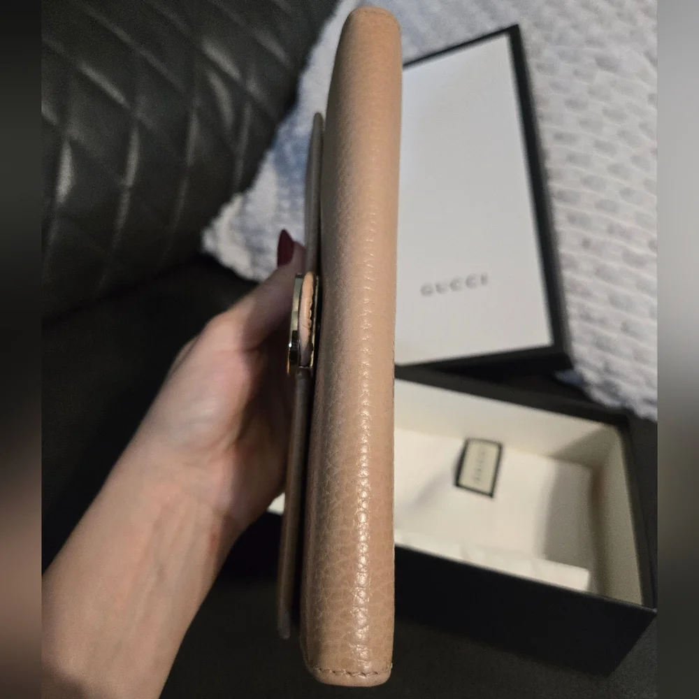 Gucci Interlocking GG Camelia Soft Leather Wallet Marmont Light Beige LIKE NEW